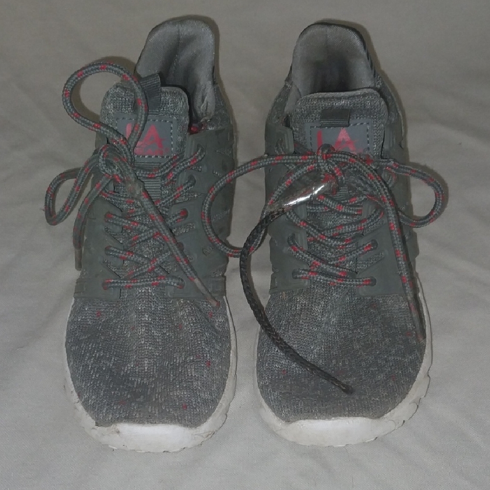 LA Gear Gray and Red Athletic Sneakers Boys 2